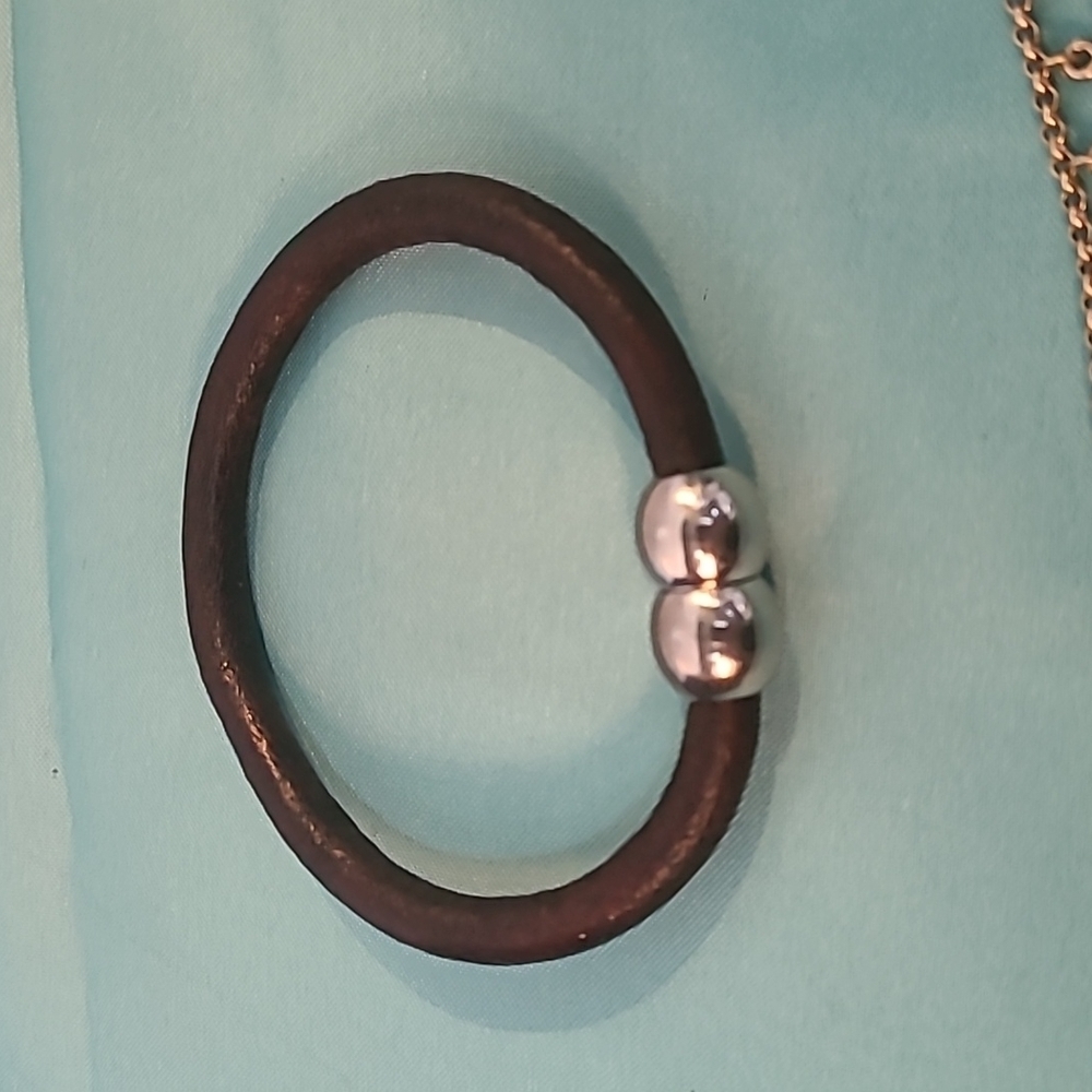 2 bracelets - Picture 2 of 8